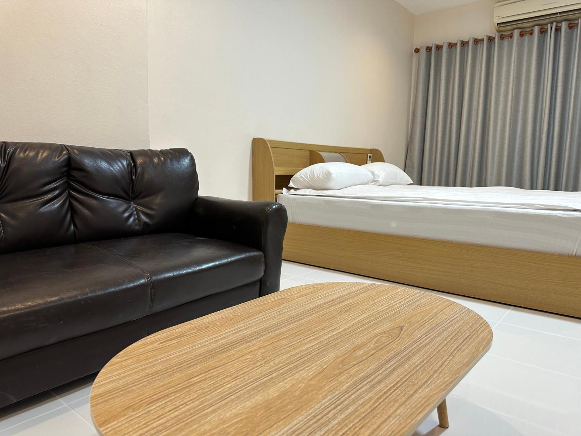 Country Complex Bangna Aparthotel Банкок Екстериор снимка