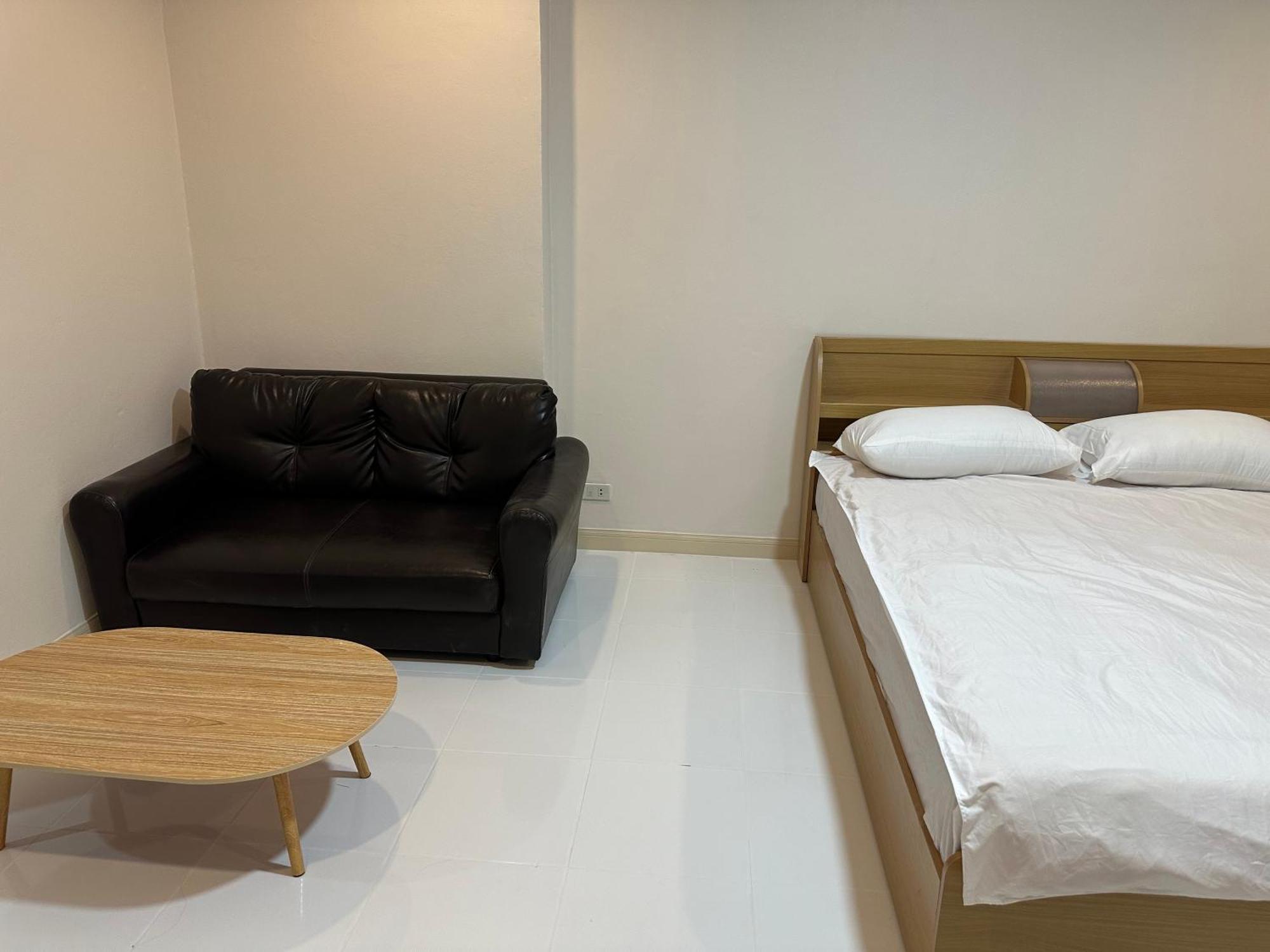 Country Complex Bangna Aparthotel Банкок Екстериор снимка