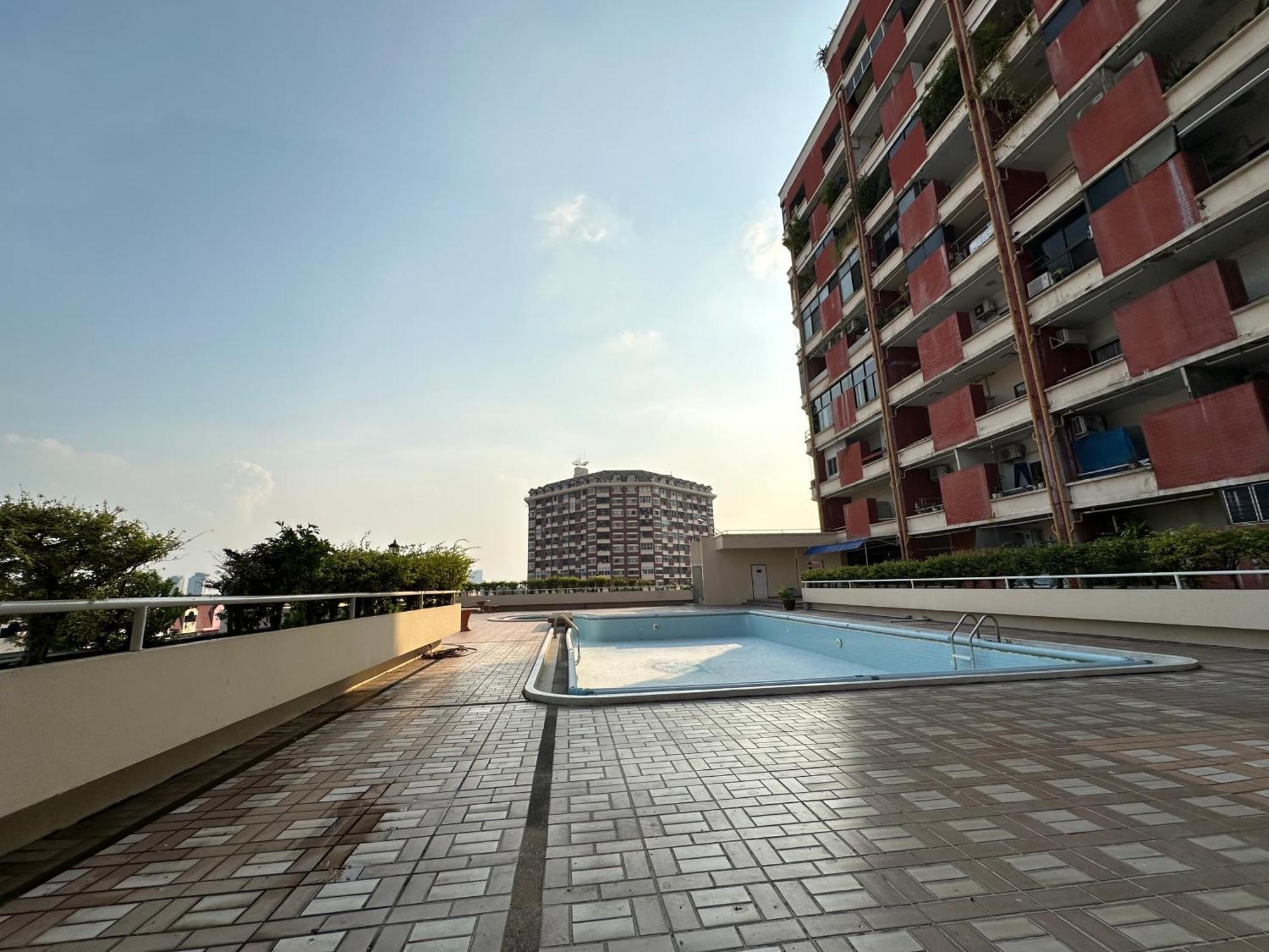 Country Complex Bangna Aparthotel Банкок Екстериор снимка