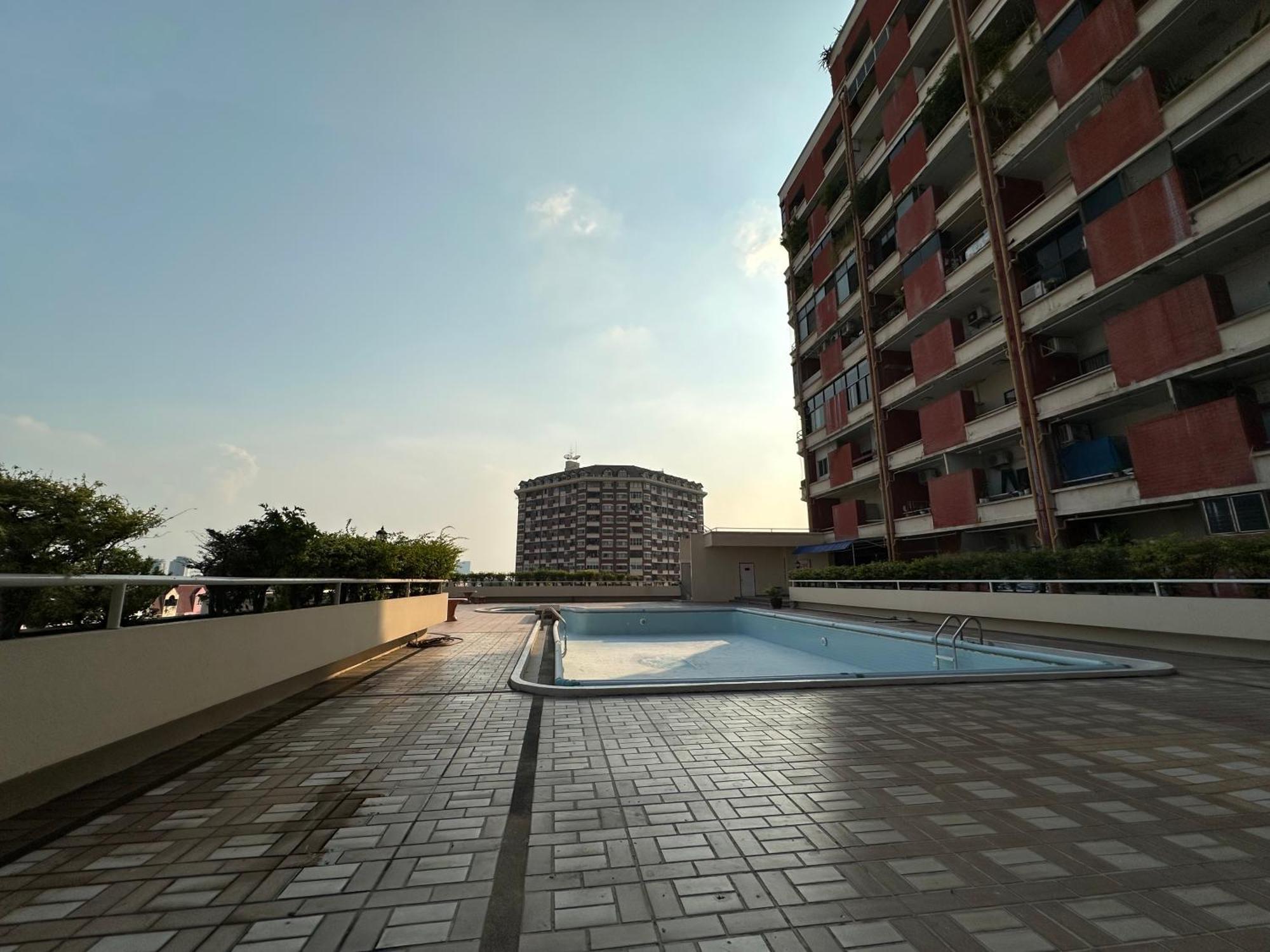 Country Complex Bangna Aparthotel Банкок Екстериор снимка
