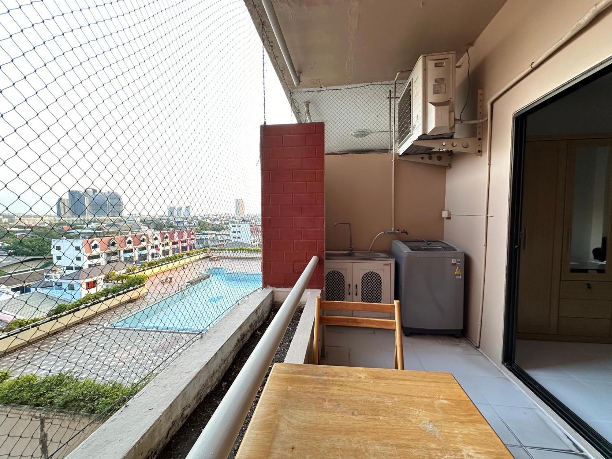 Country Complex Bangna Aparthotel Банкок Екстериор снимка